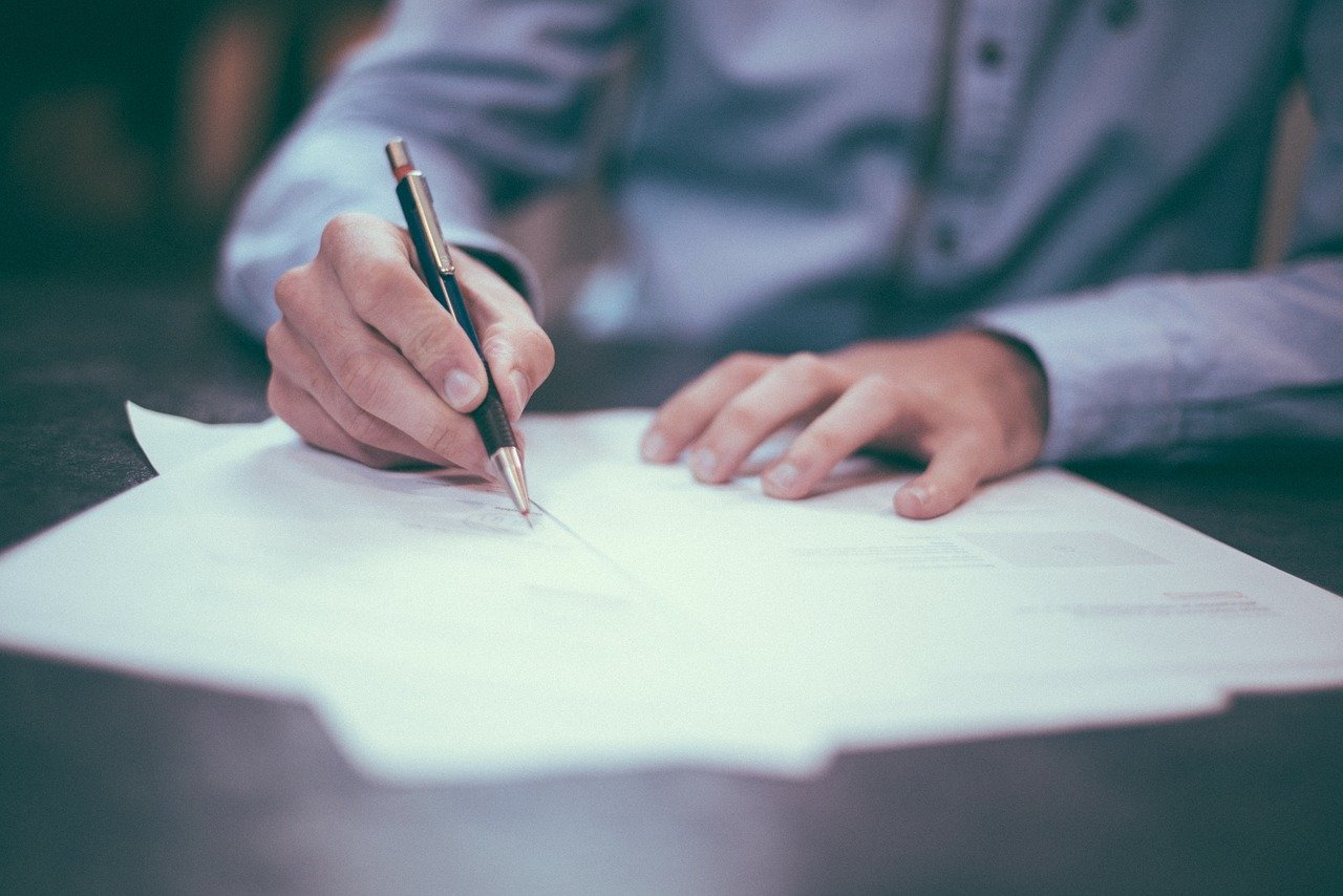 a landlord prepares a move out letter